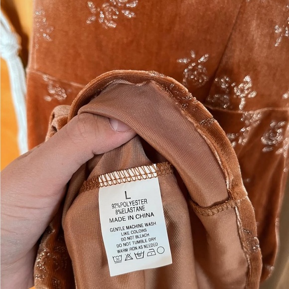 Chic Long Sleeve Floral Dress in Brown Velvet - Picture 7 of 8